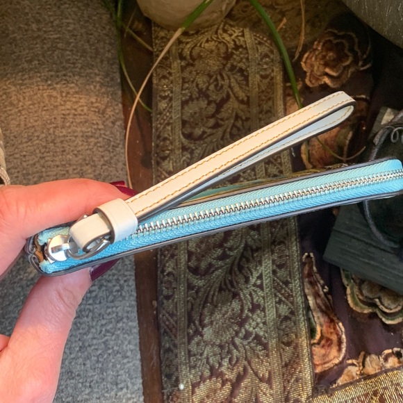 Authentic COACH Coated canvas /smooth leather Hawaiian print wristlet - Picture 5 of 8